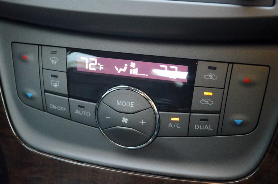  Nissan Sentra 2013 года  (фото 50 из 74)
